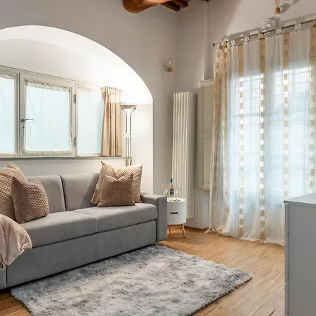 Apartment Lovely Near Palazzo Blu *